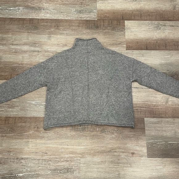 Saks Fifth Avenue Sweater - Picture 2 of 4